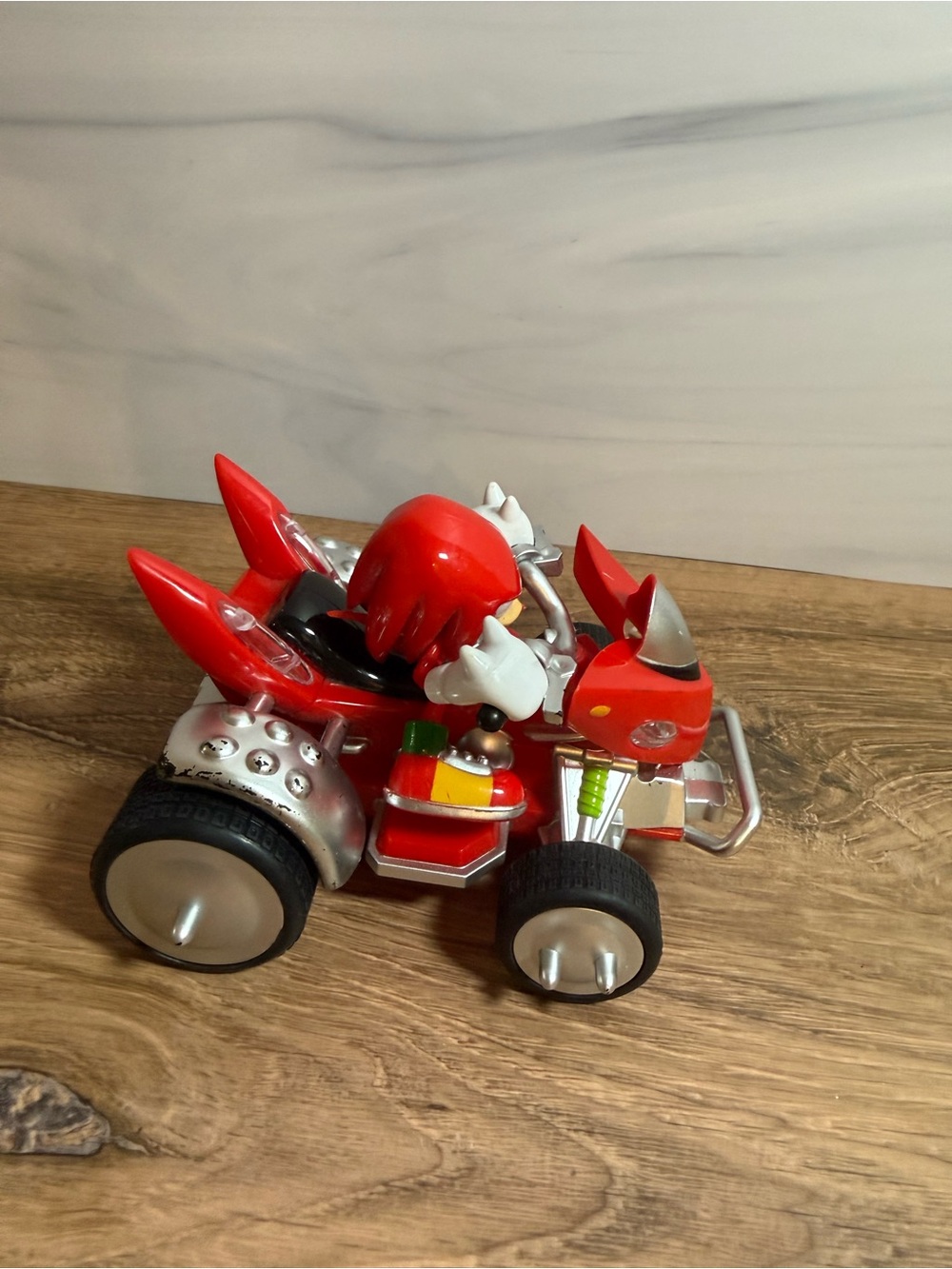 Sonic Racing Knuckles Pull Car - Picture 4 of 5